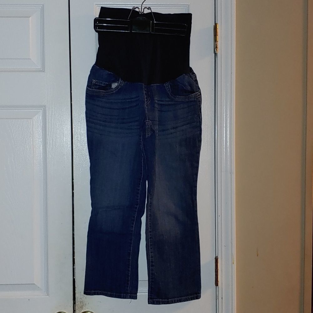 Two Hearts Maternity  full panel  capri jeans Sz M